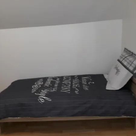 Le Pierre Curie Homestay